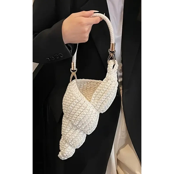 CROCHET KNIT YARN CONCH SEA SHELL HAND BAG SHOULDER BAG NEW - Picture 1 of 6